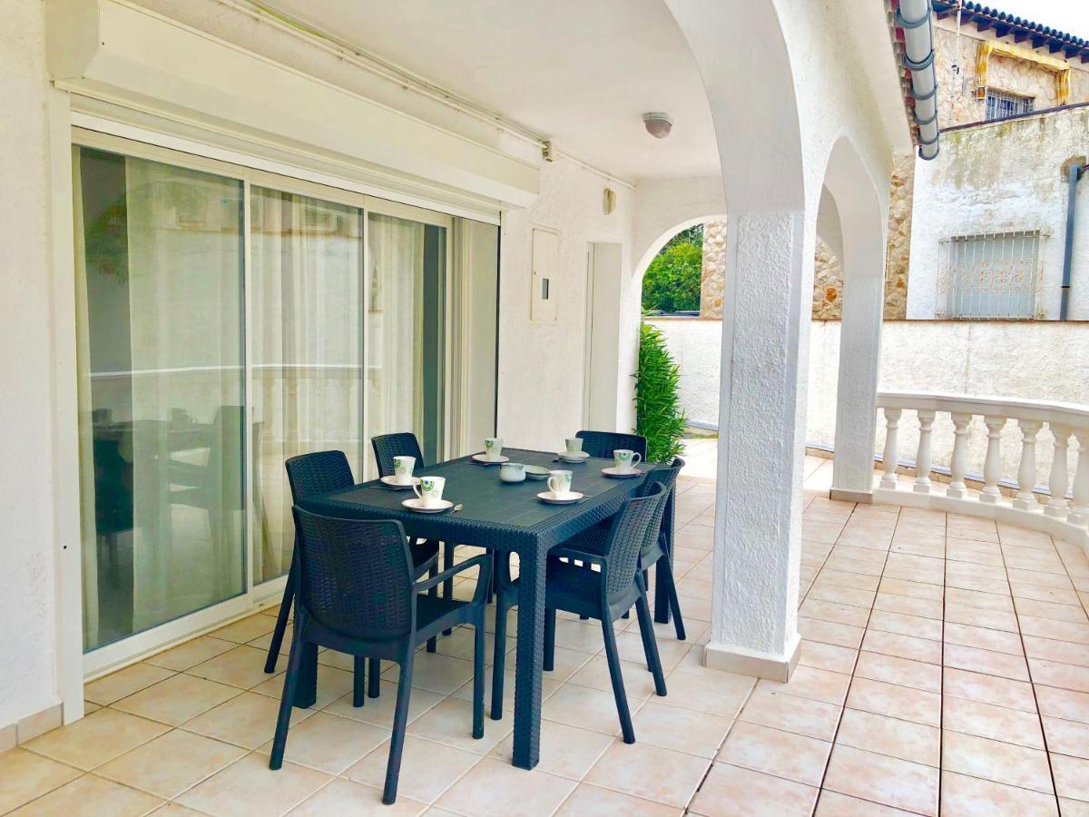 Vila Carmanco 101 Empuriabrava Exteriér fotografie